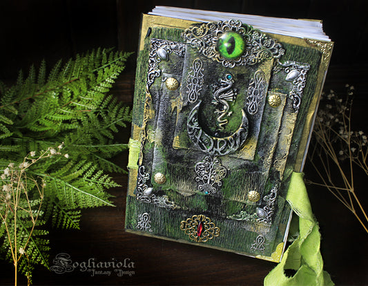 grimorio Occhio del Drago con pagine effetto pergamena invecchiata