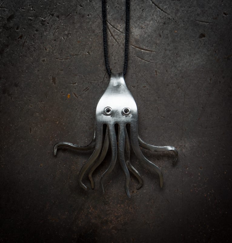 Collana octopus in acciaio inossidabile modellato a mano — tentacoli forgiati da forchetta, pezzo unico