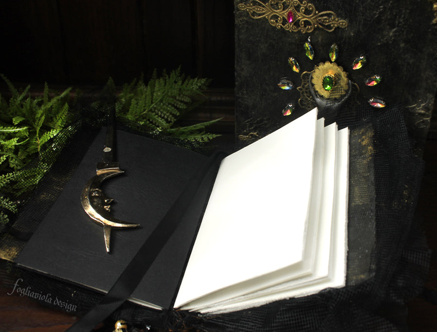 Black Deer Exclusive Set: Box, Book & Necklace