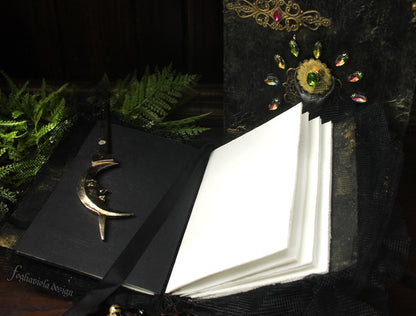 Black Deer Exclusive Set: Box, Book & Necklace