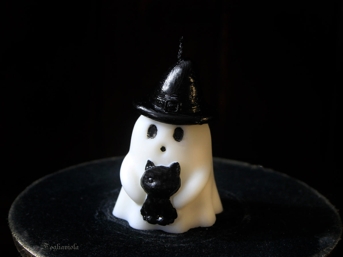 Candela fantasma con cappello di strega e gatto nero, Fogliaviola Atelier