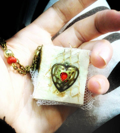 Tiny Book Necklace: Cuore Rosso