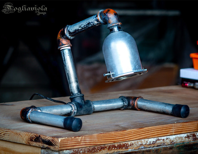Lampada scultura industriale di Fogliaviola Design