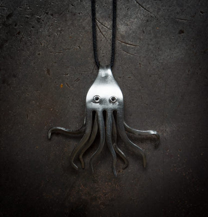 Collana octopus in acciaio inossidabile modellato a mano — tentacoli forgiati da forchetta, pezzo unico