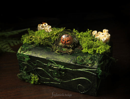 Scatola di Halloween con zucca decorativa