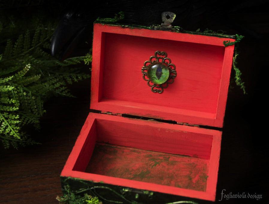 Scatola di Halloween con occhio di drago